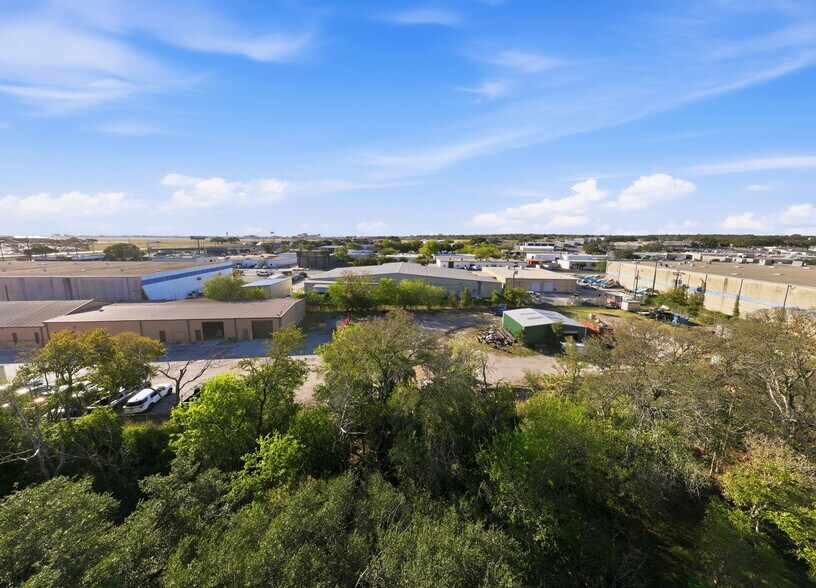 More Photos Of 315 N Park Dr, San Antonio Warehouse For Sale