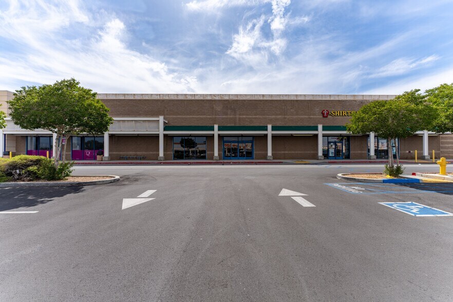 More Photos Of 330 W Rancho Vista Blvd, Palmdale Unknown For Lease