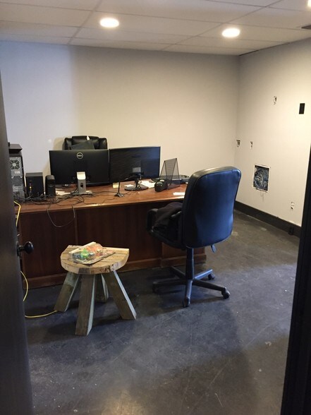 More Photos Of 2330 S Main Ave, Lovington Warehouse For Lease