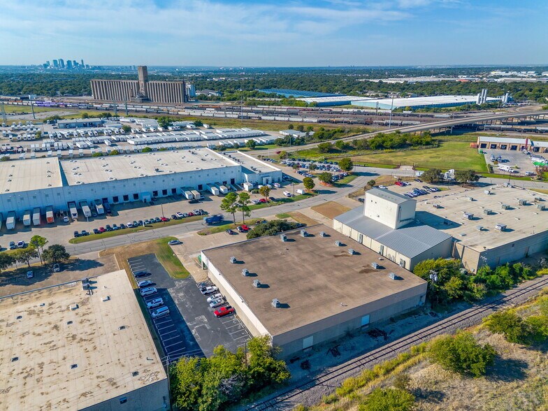 More Photos Of 2051 Franklin Dr, Fort Worth Warehouse For Lease