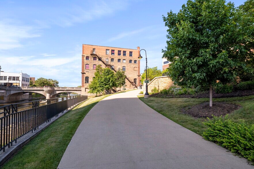 More Photos Of 31 W Downer Pl, Aurora Office For Sale