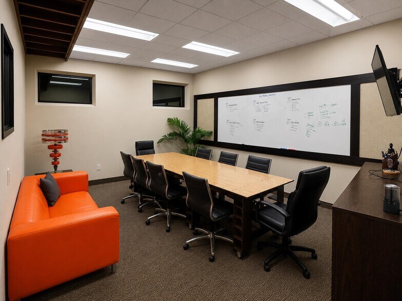 More Photos Of 2033 N Fine Ave, Fresno Flex For Lease