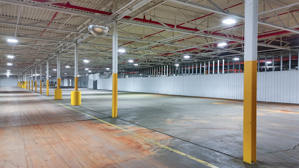 More Photos Of 1555 State Highway 75, Freeport Manufacturing For Lease