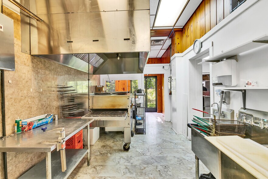 More Photos Of 715 Craigdell Rd, New Kensington Bar For Sale