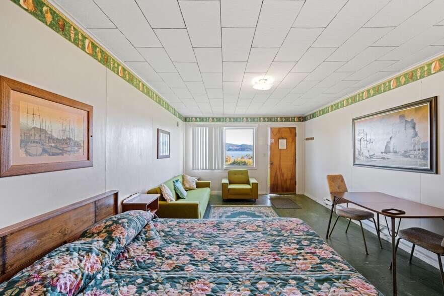 More Photos Of 4484 Fish Mill, Westlake Hotel For Sale