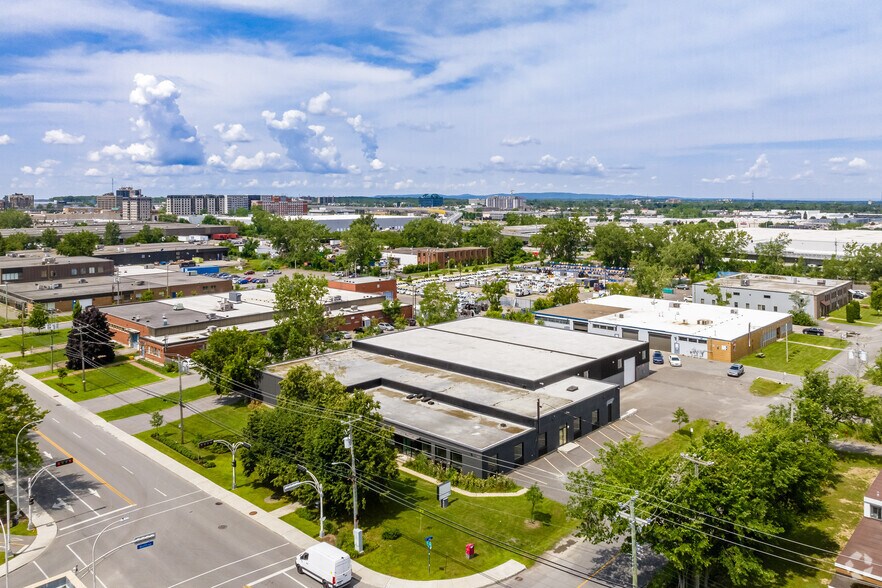 More Photos Of 131 Boul Hymus, Pointe-claire Industrial For Lease