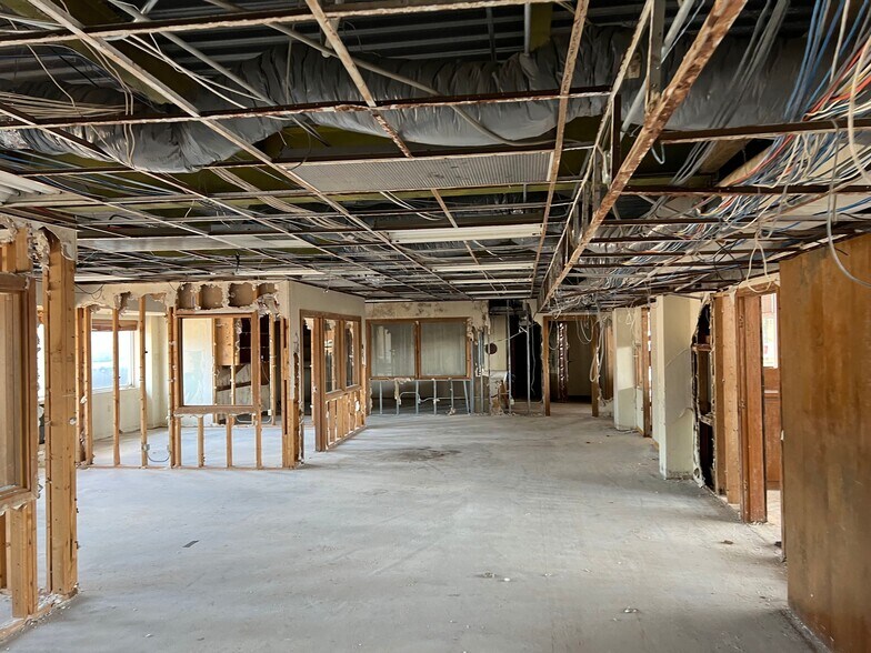 More Photos Of 100 N Main St, Corsicana Office Residential For Sale