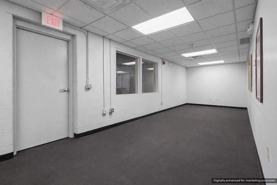 More Photos Of 16172 Imperial Pky, Strongsville Service For Sale