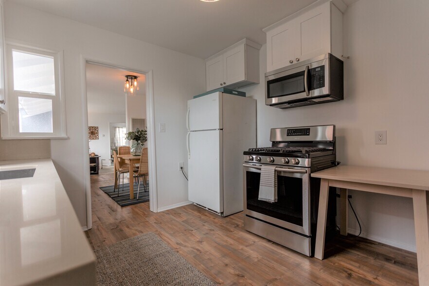 More Photos Of 20 Breeze Ave, Venice Apartments For Sale