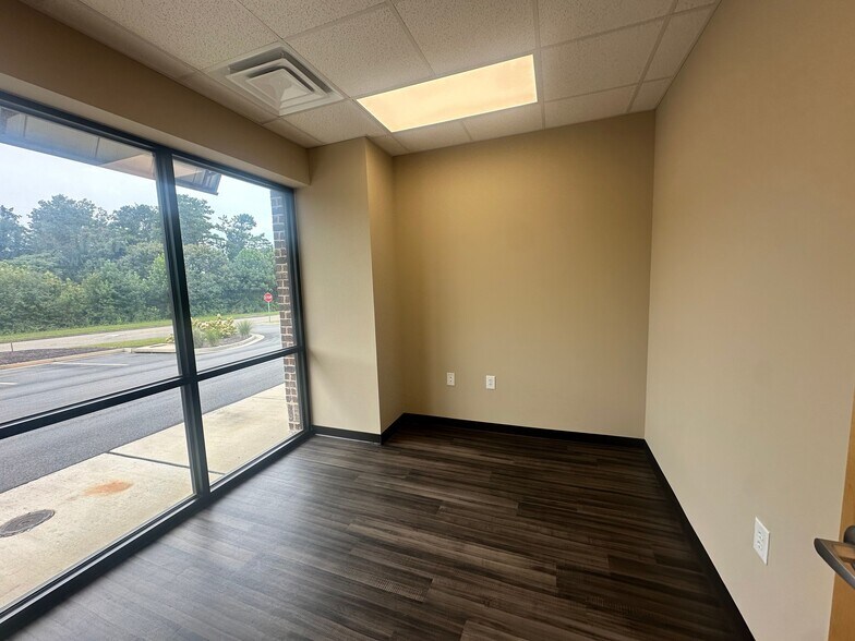 More Photos Of 4830 Marsett Pky, Cumming Light Manufacturing For Lease