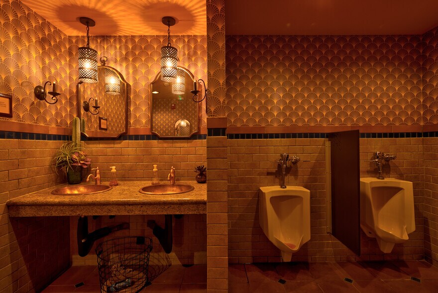 More Photos Of 369 N Palm Canyon Dr, Palm Springs Restaurant For Lease