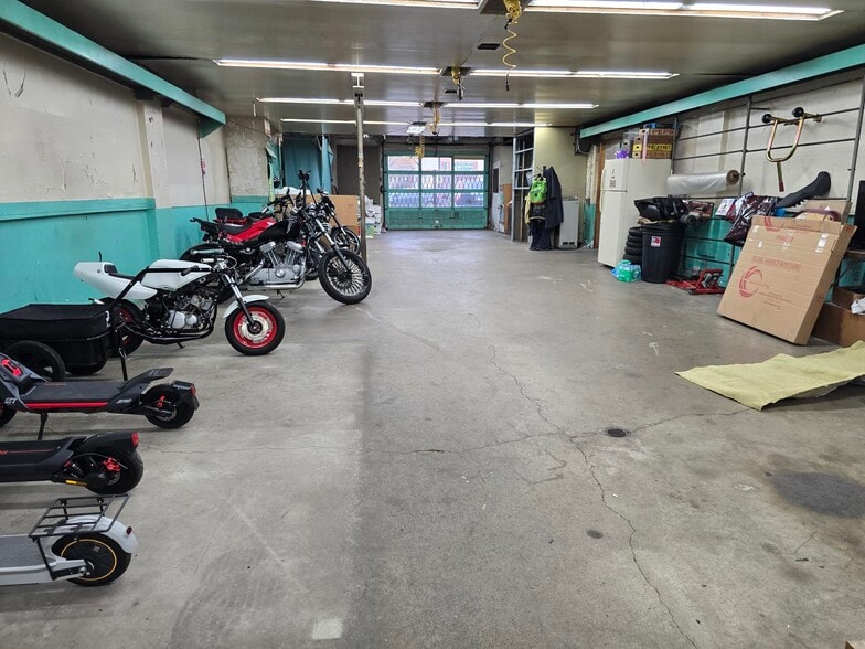 More Photos Of 6243 N Clark St, Chicago Storefront For Sale