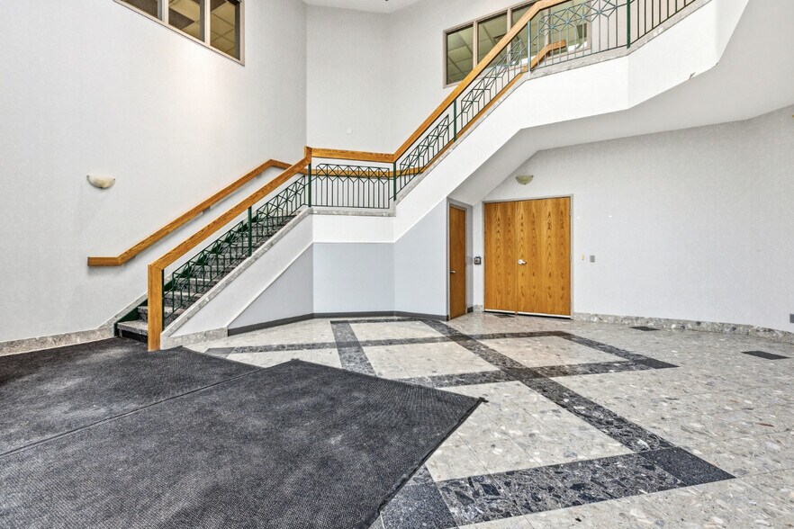More Photos Of 815 Taylor Creek Dr, Ottawa Office For Lease