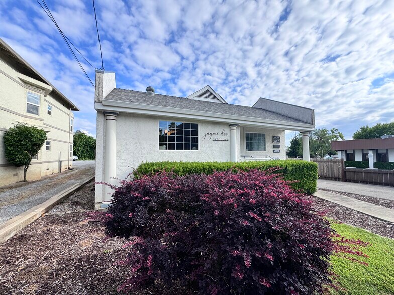 More Photos Of 1936 Shasta St, Redding Office For Sale