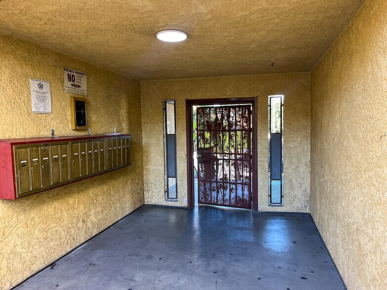 More Photos Of 13956 Vanowen St, Van Nuys Apartments For Sale