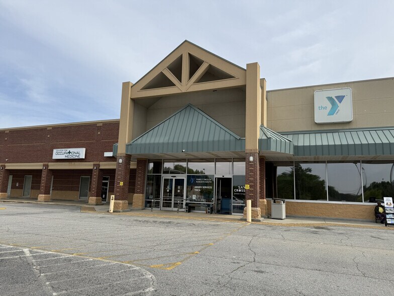 More Photos Of 2215 Tobacco Rd, Augusta Bank For Lease