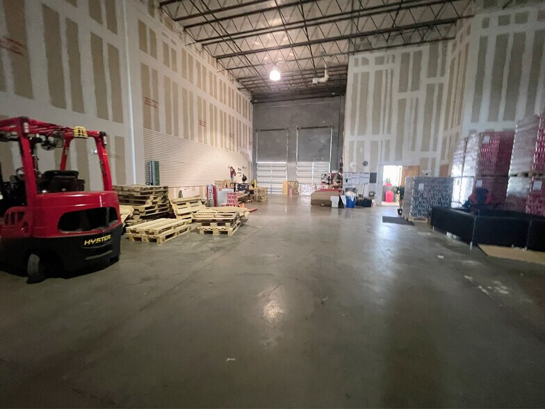 More Photos Of 1700 35th St, Orlando Warehouse For Lease