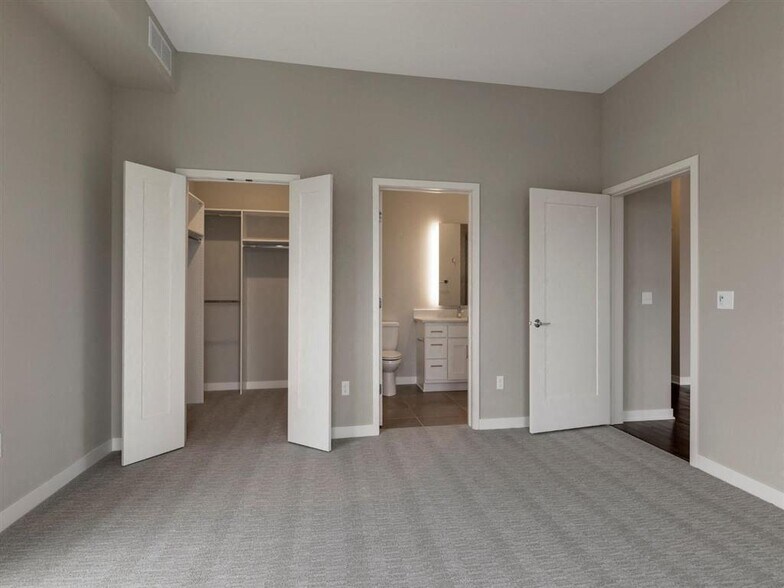 More Photos Of 10 2nd St SE, Minneapolis Apartments For Lease