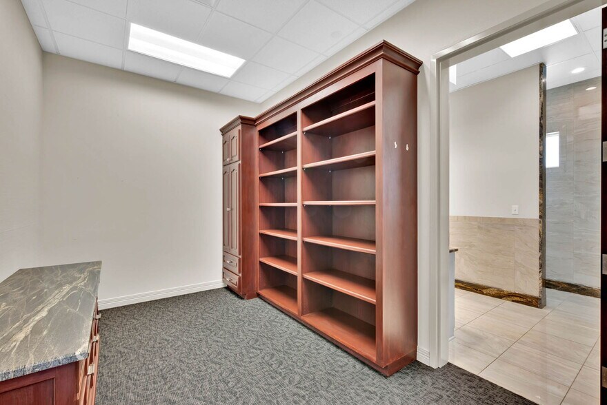More Photos Of 8509 Line Ave, Shreveport Office For Sale