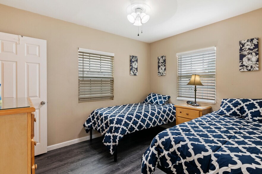 More Photos Of 1910 W Lincoln St, Long Beach Multifamily For Sale