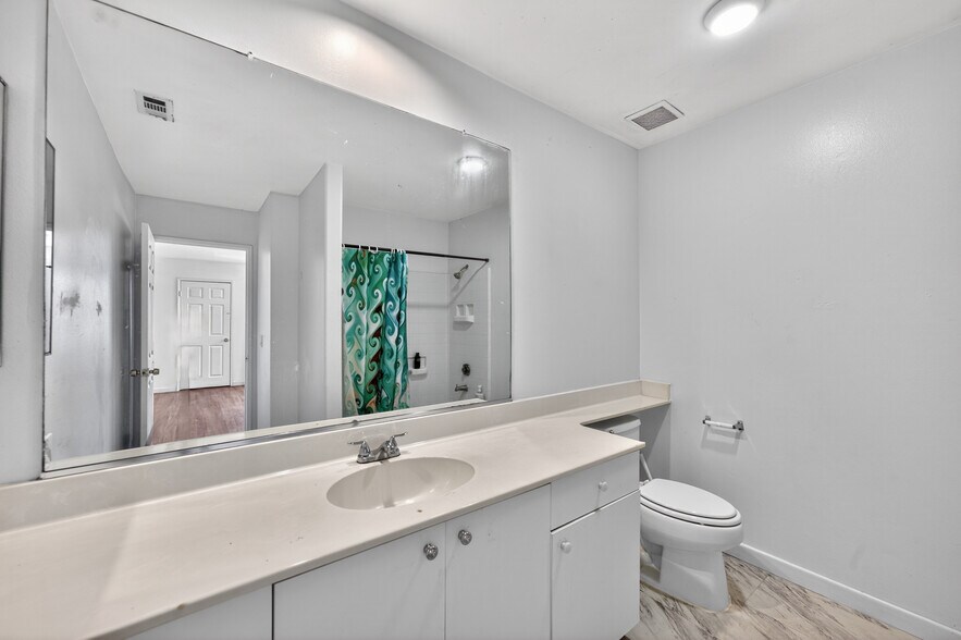 More Photos Of 4930 W Point Loma Blvd, San Diego Apartments For Sale