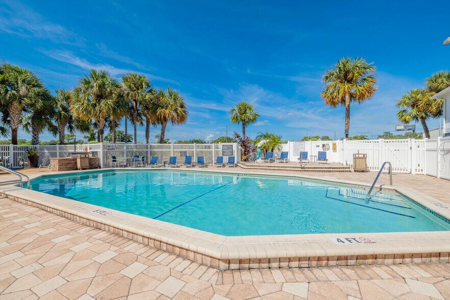 More Photos Of 13200 49th St N, Clearwater Apartments For Lease