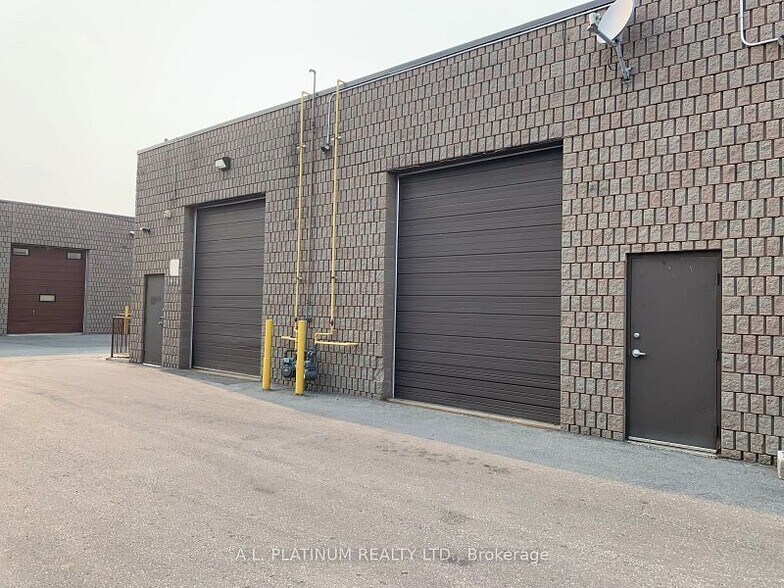 More Photos Of 2721 Markham Rd, Toronto Showroom For Sale