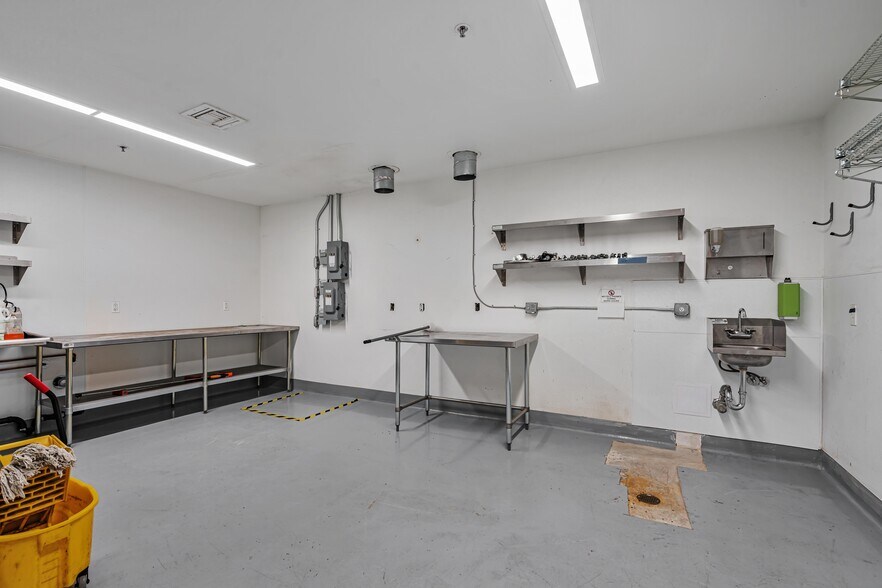 More Photos Of 1320-1326 9th St, Berkeley Warehouse For Sale