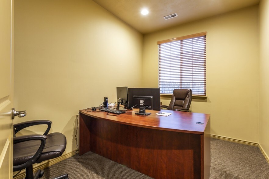 More Photos Of 9140 S State St, Sandy Office For Lease