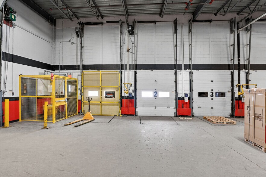 More Photos Of 330 Av Avro, Pointe-claire Warehouse For Sale