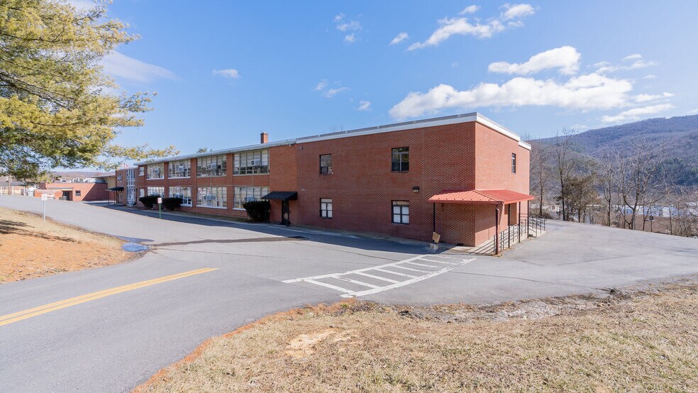 More Photos Of 81 Evick Dr, Franklin Flex For Sale