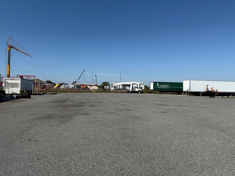 More Photos Of 931 Thorpe Rd, Orlando Warehouse For Lease