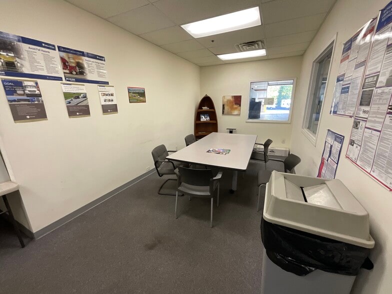 More Photos Of 7377 Expressway Ct SW, Grand Rapids Warehouse For Lease