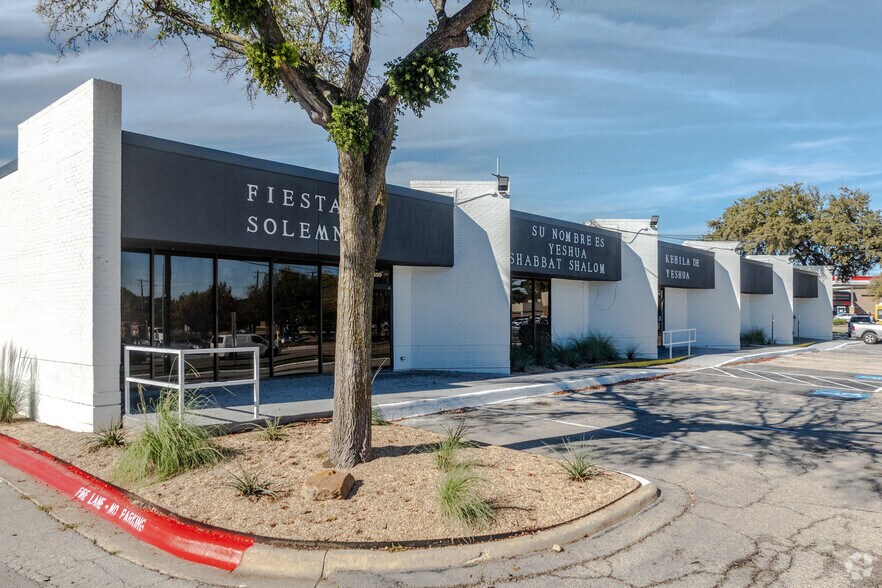 More Photos Of 1720-1780 Northwest Hwy, Garland Storefront Retail Office For Lease