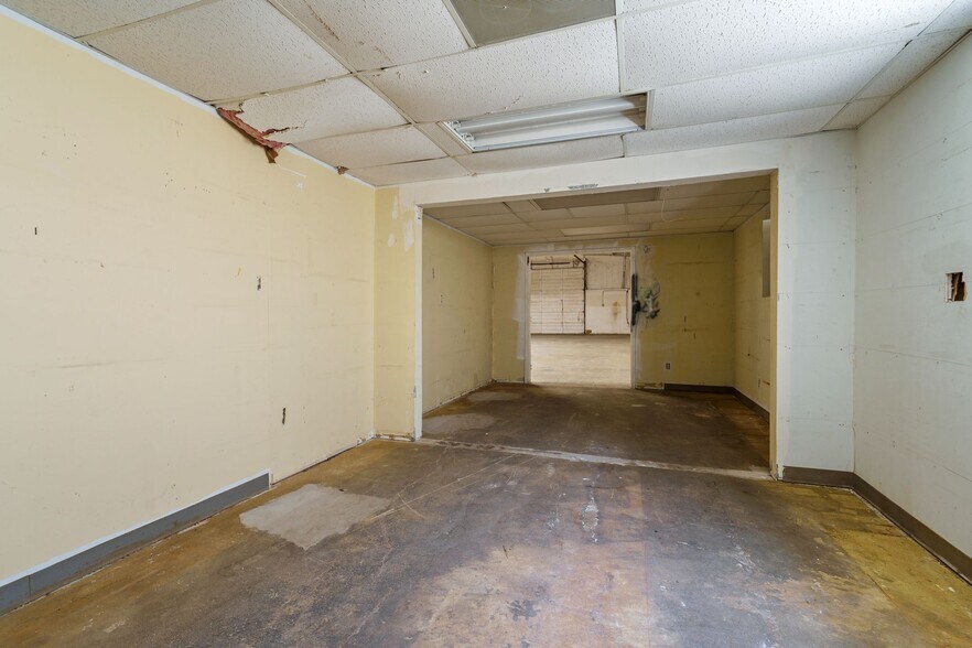 More Photos Of 621 Industrial Blvd, Grapevine Distribution For Lease