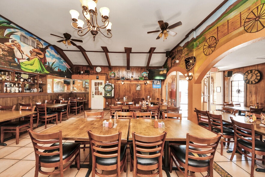 More Photos Of 7626 Clarewood Dr, Houston Restaurant For Sale