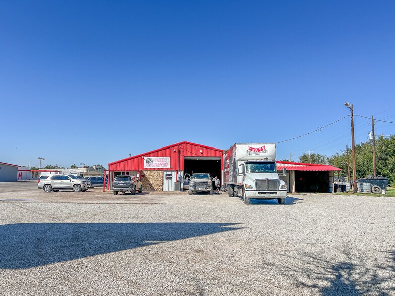 More Photos Of 1106 W Main St, Olney Auto Repair For Sale