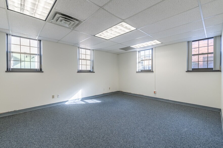 More Photos Of 1130 Vester Ave, Springfield Medical For Lease
