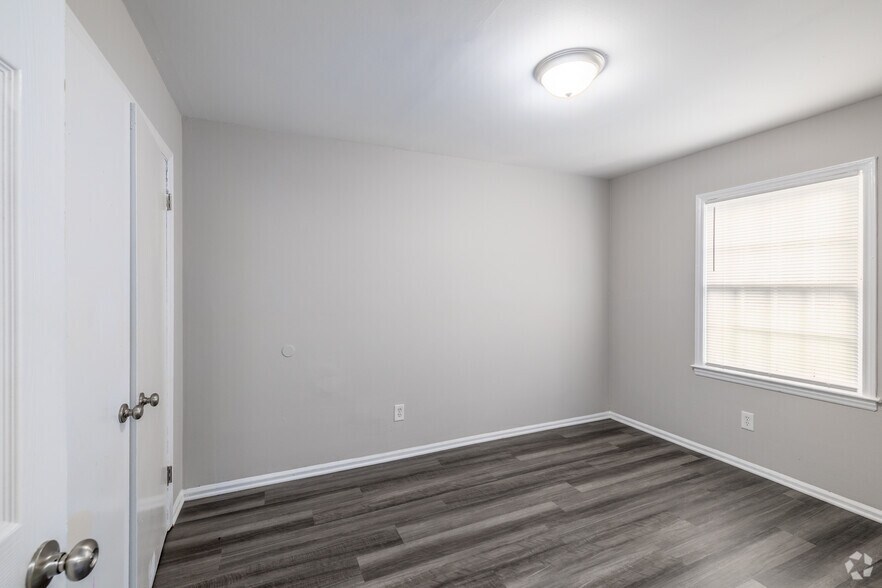 More Photos Of 2607 Cedarhurst Dr, Charlotte Apartments For Sale