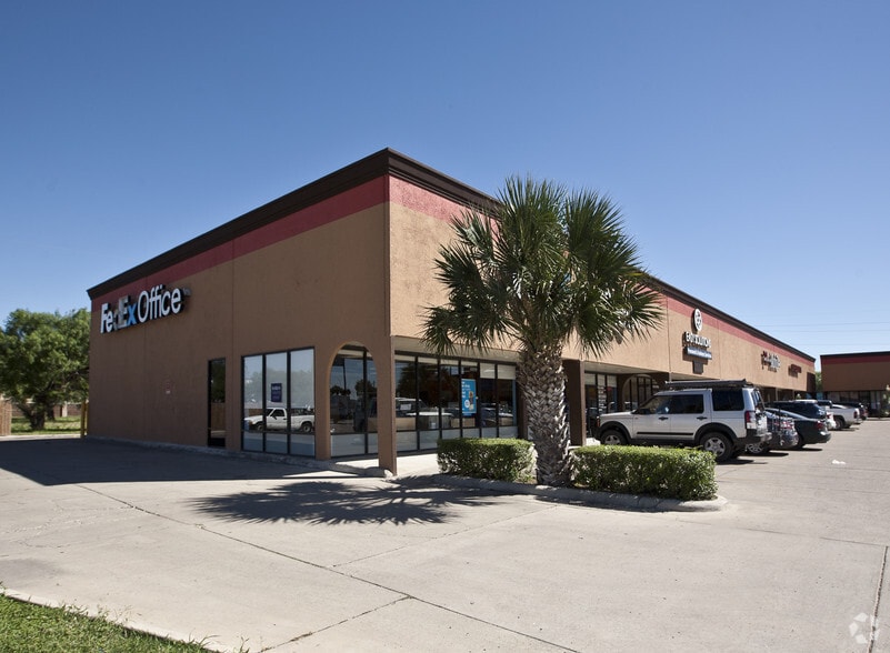 More Photos Of 1100 N 77 Expy, Brownsville Storefront For Lease