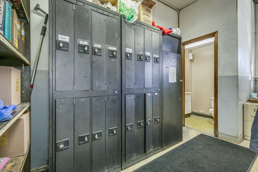 More Photos Of 3610 Lyndale Ave S, Minneapolis Auto Repair For Sale