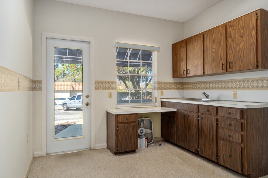 More Photos Of 300 S Line Ave, Inverness Medical For Sale