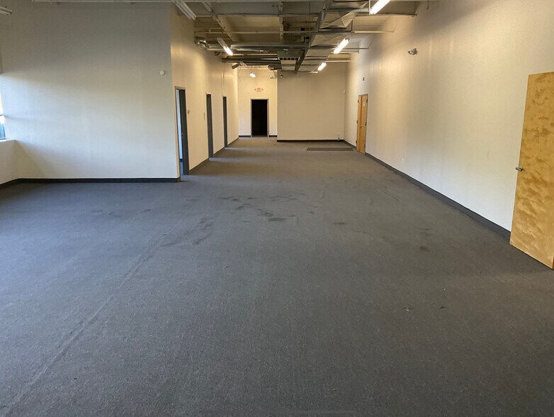 More Photos Of 100 Central Ave, Farmingdale Manufacturing For Lease