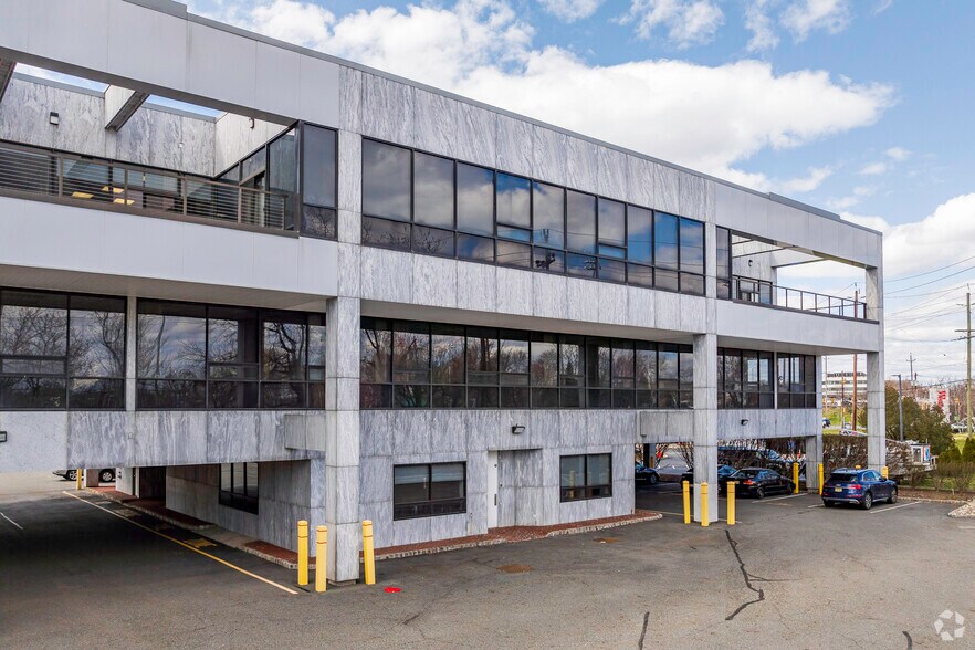 More Photos Of 370 W Passaic St, Rochelle Park Office For Sale