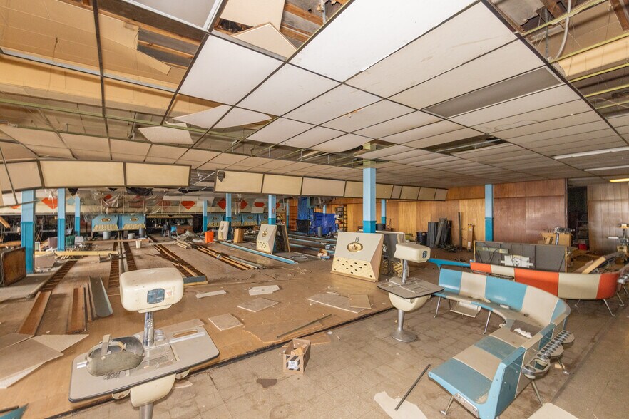 More Photos Of 1820 E 30th St, Cleveland Sports And Entertainment For Sale