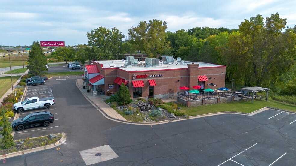 More Photos Of 3560 Oakwood Mall Dr, Eau Claire Restaurant For Sale