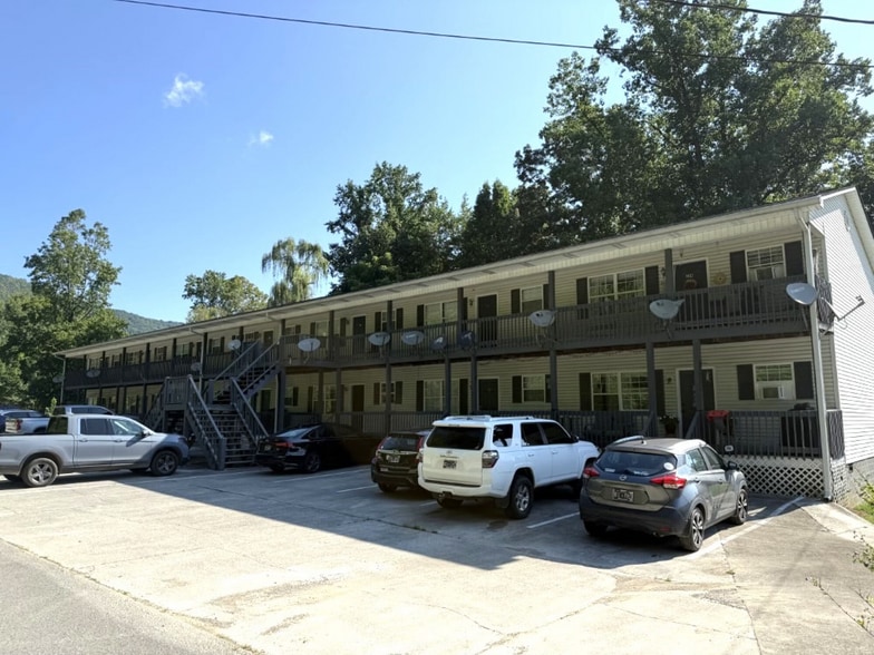 Primary Photo Of 204 Ridenour Ln, Jacksboro Apartments For Sale