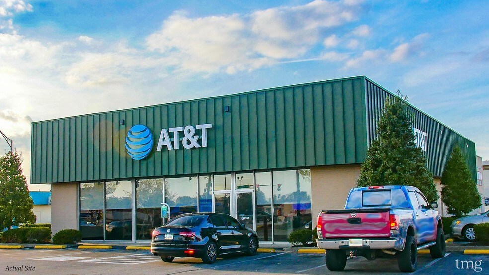 More Photos Of 709 E Lewis And Clark Pky, Clarksville Freestanding For Sale