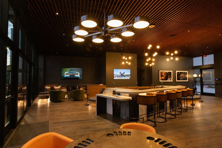 More Photos Of 23823 Ventura Blvd, Calabasas Warehouse For Sale