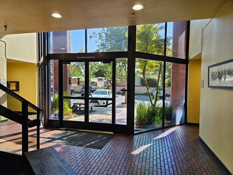 More Photos Of 1200 E Orangeburg Ave, Modesto Office For Lease